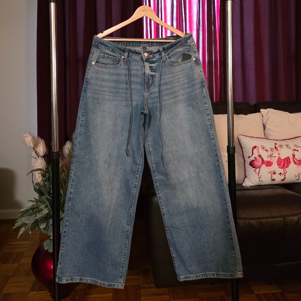 LOW-RISE BAGGY JEANS :)